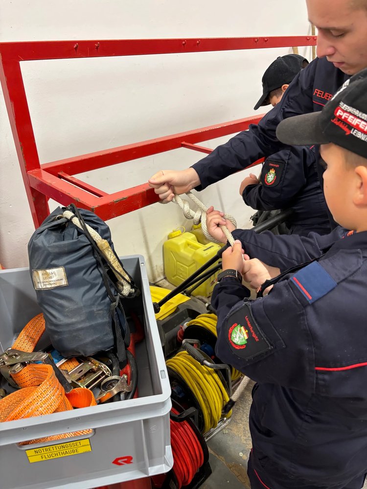🚒👨‍🚒 Unsere Feuerwehrjugend übt fleißig für den Wissenstest! 🚒👨‍🚒