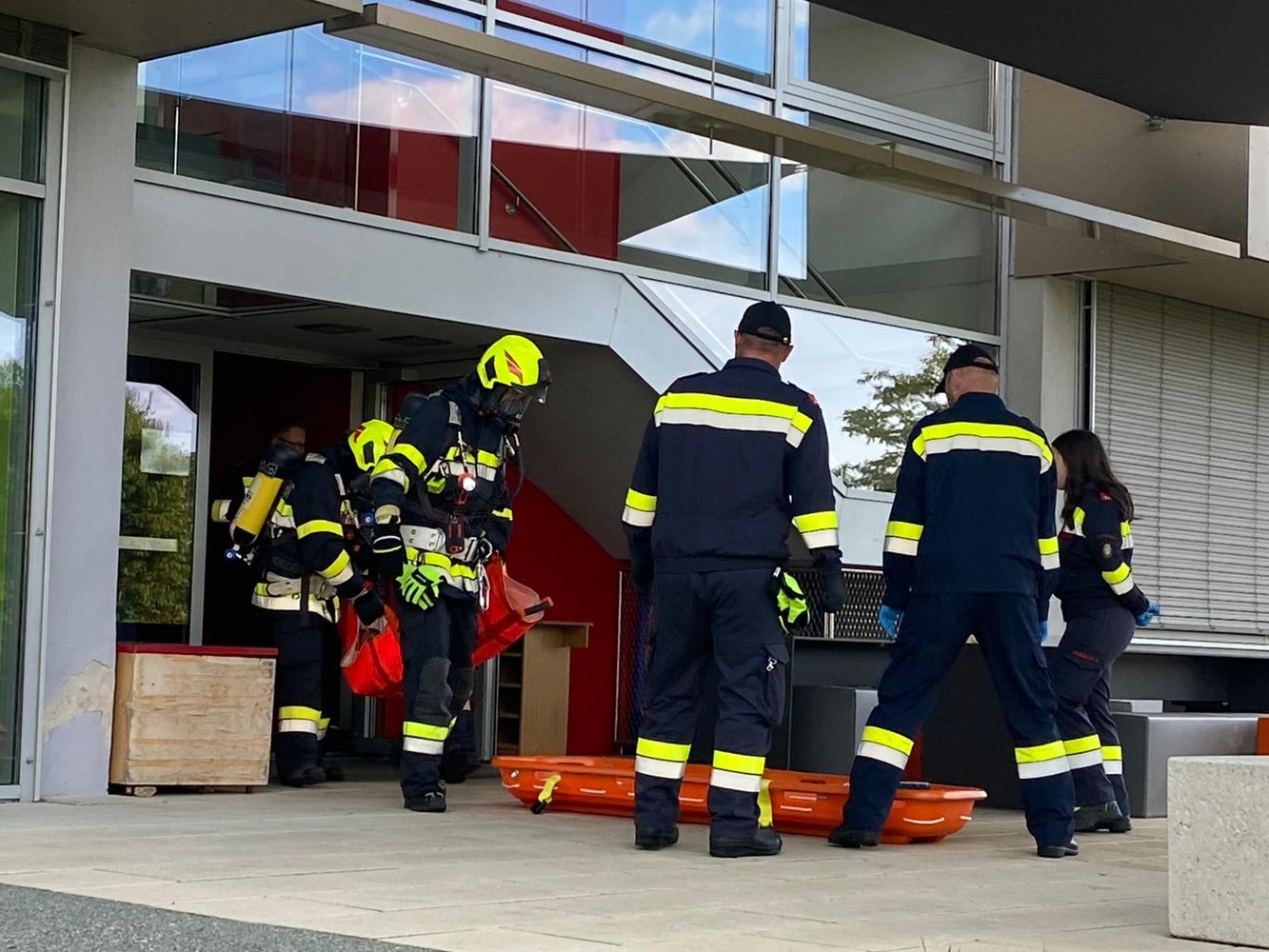Feuerwehr hautnah: Zu Besuch bei Kindergrippe, Kindergarten und Volksschule 🚒🧯