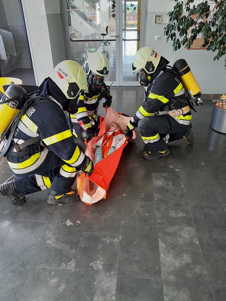 Feuerwehr hautnah: Zu Besuch bei Kindergrippe, Kindergarten und Volksschule 🚒🧯
